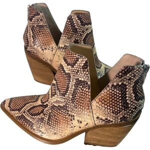 Vince Camuto Gigietta Bootie  Spice Sand New Snake 8M Leather Snake Booties